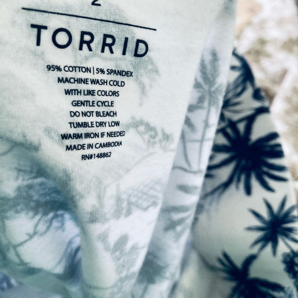 Tropical Print Biker Shorts - Picture 9 of 9